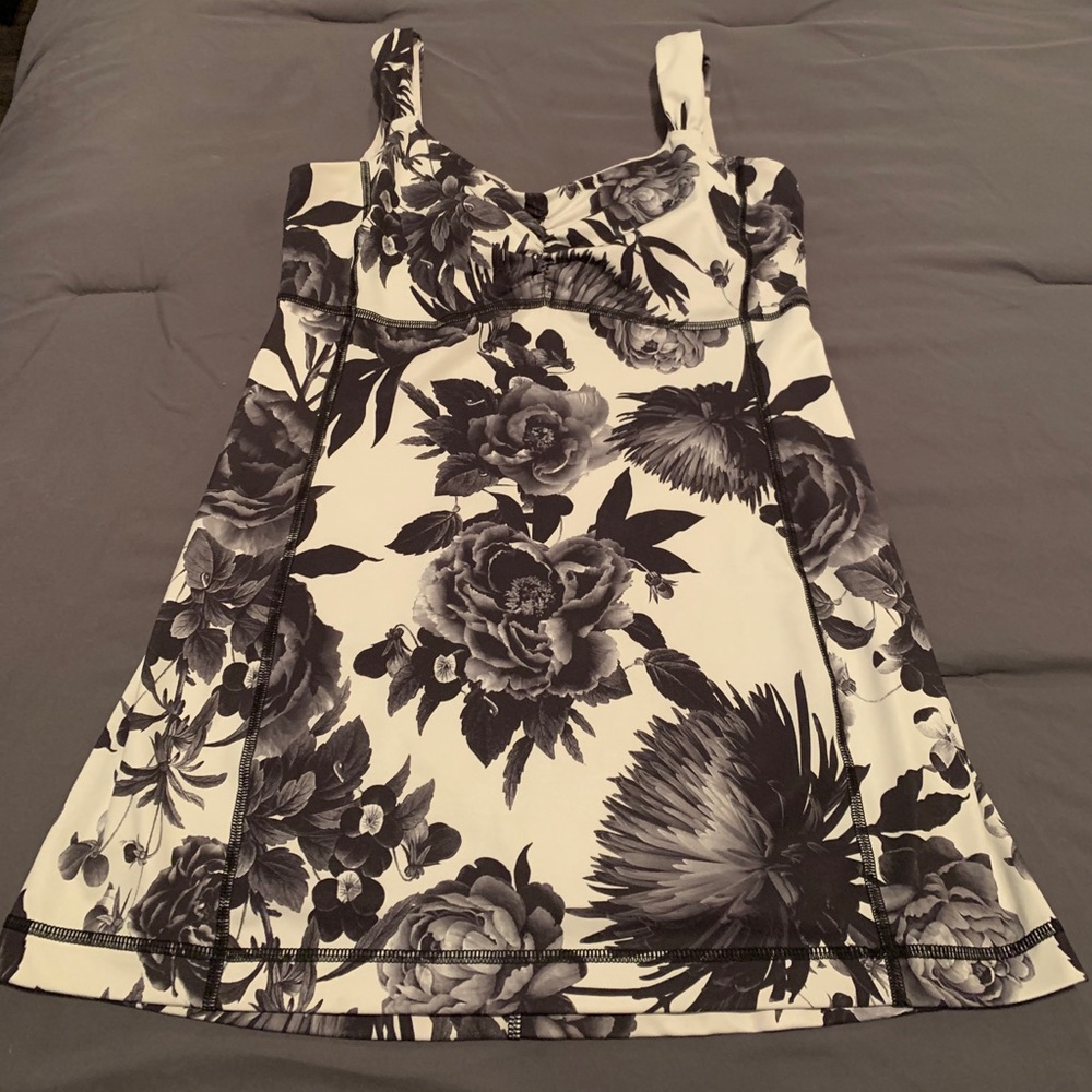 Lululemon tank top with bra shelf. Worn 5x / less.